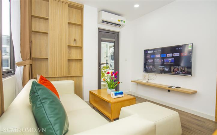 Căn hộ dịch vụ 2N-81 Linh Lang tọa lạc tại vị trí đắc địa ngay trung tâm quận Ba Đình, Hà Nội.