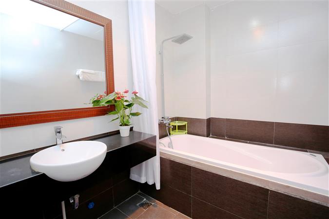 Căn hộ dịch vụ 1 ngủ mới 85m2 cho thuê tại phố Kim Mã, đối diện Daewoo,Lotte,Hồ Thủ Lệ