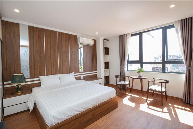 Tòa nhà Sumitomo cho thuê căn hộ dịch vụ 1 phòng ngủ diện tích 40m² tại phố Linh Lang, khu vực trung tâm, gần Lotte, Daewoo và Đại sứ quán Nhật Bản.