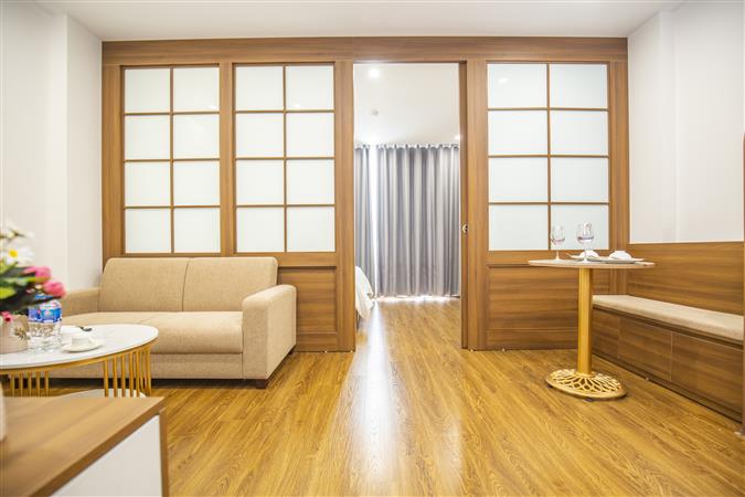 Tòa nhà Sumitomo cho thuê căn hộ dịch vụ 1 phòng ngủ diện tích 40m² tại phố Linh Lang, khu vực trung tâm, gần Lotte, Daewoo và Đại sứ quán Nhật Bản.